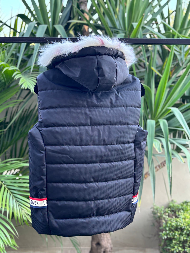 Sleeveless puffer jacket