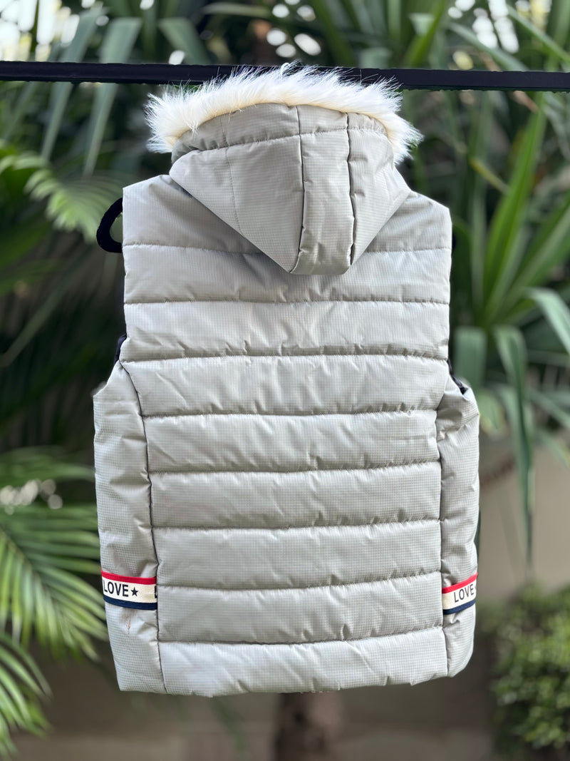 Sleeveless puffer jacket