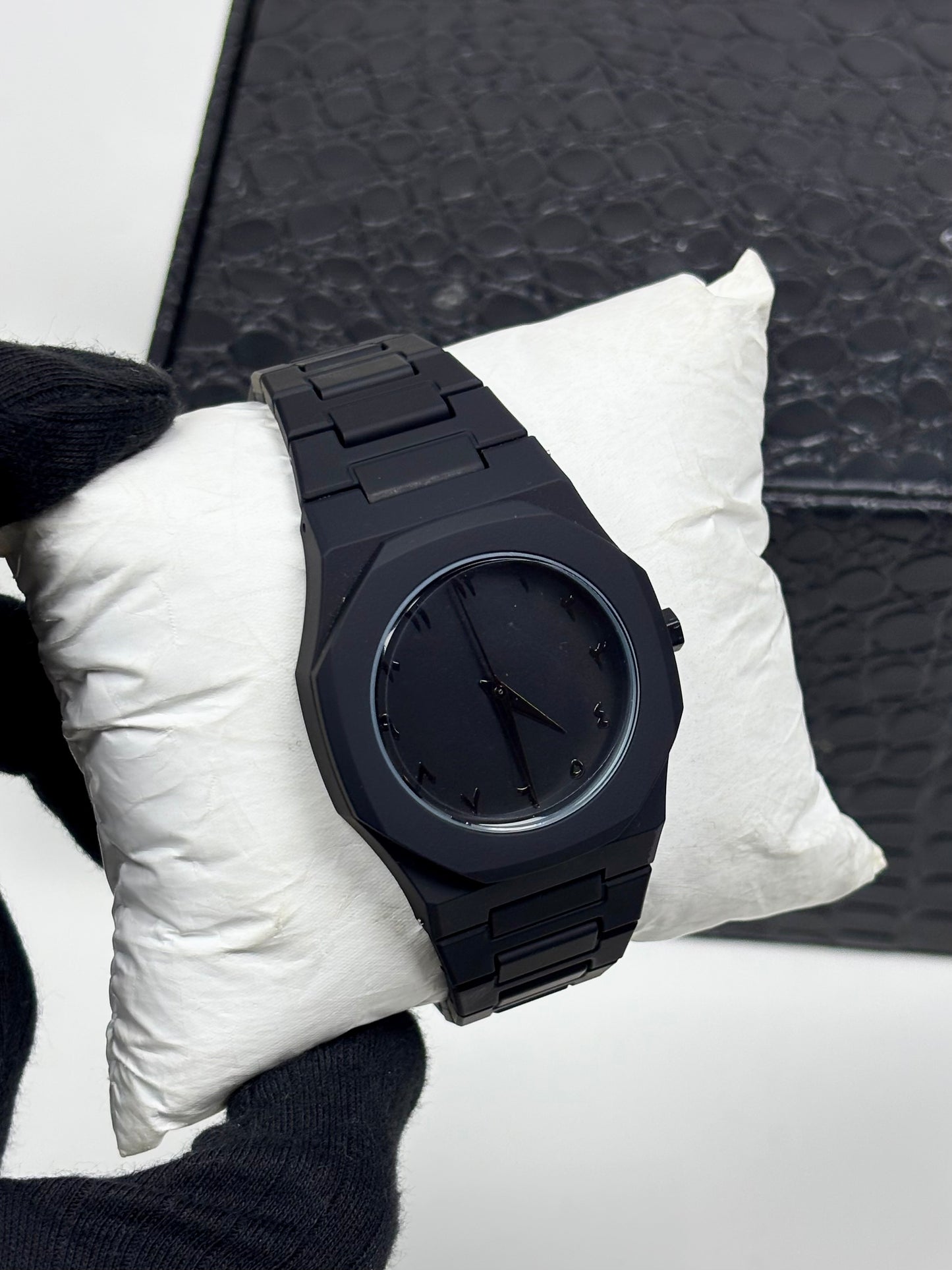 Black Aura watch
